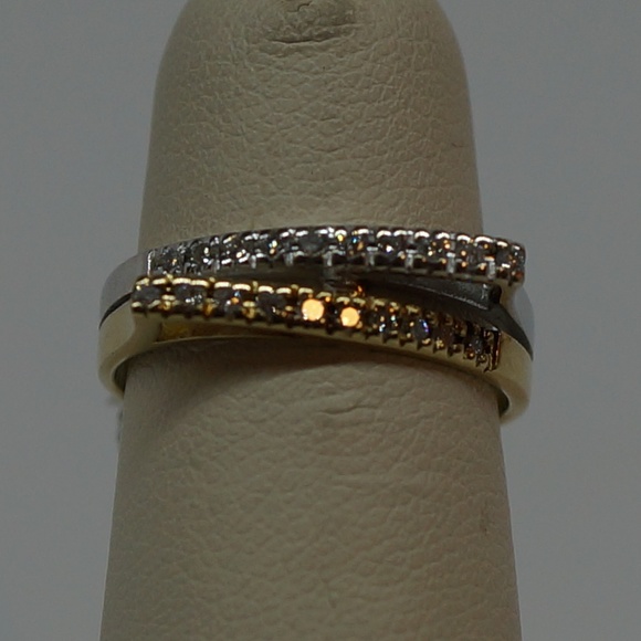 Jewelry - 14KTT Gold Diamond ring